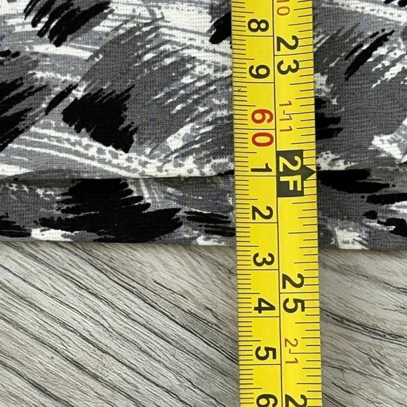 Talbots Black, Gray, White Print Pencil Skirt with Zipper Closure in Front Sz 6 - Picture 6 of 8